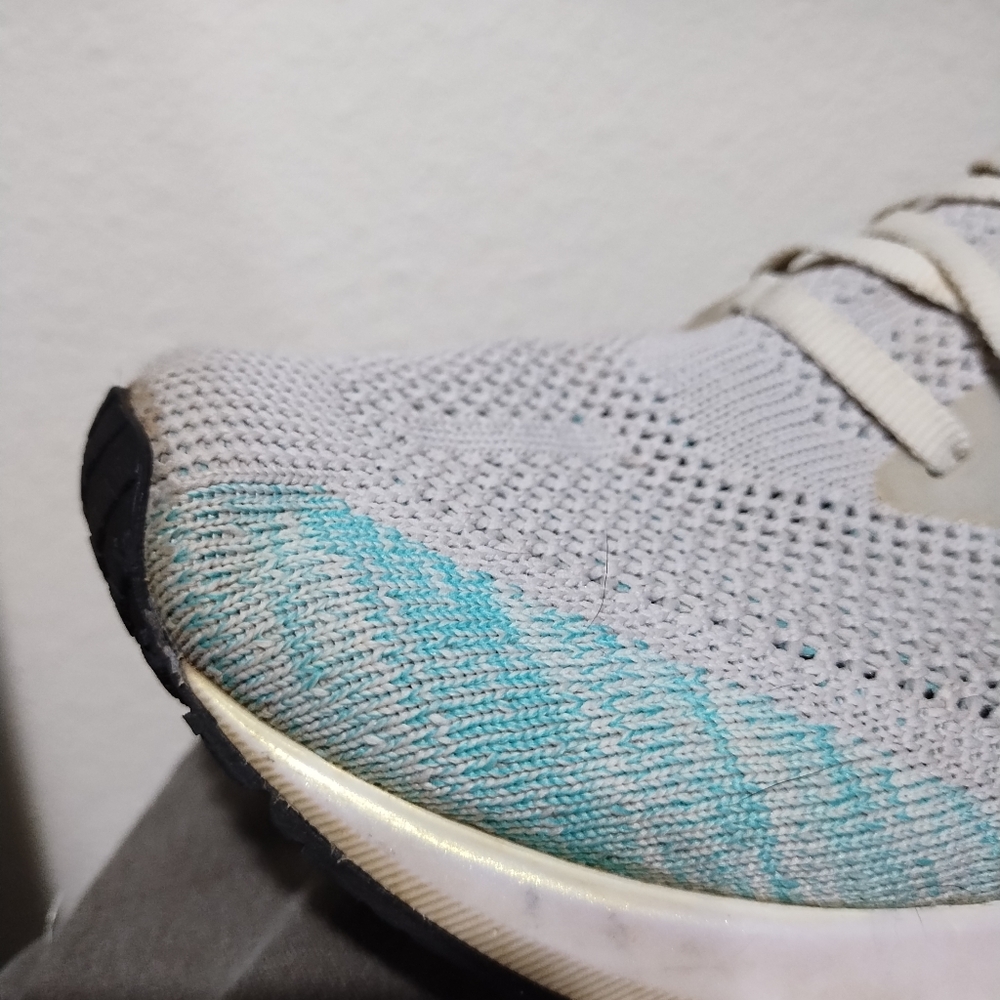 Brooks Women's Levitate 4 - Size 10 - Picture 14 of 16